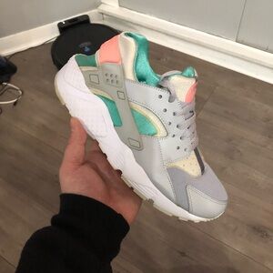 Nike Air Huarache ‘South Beach size 6.5Y